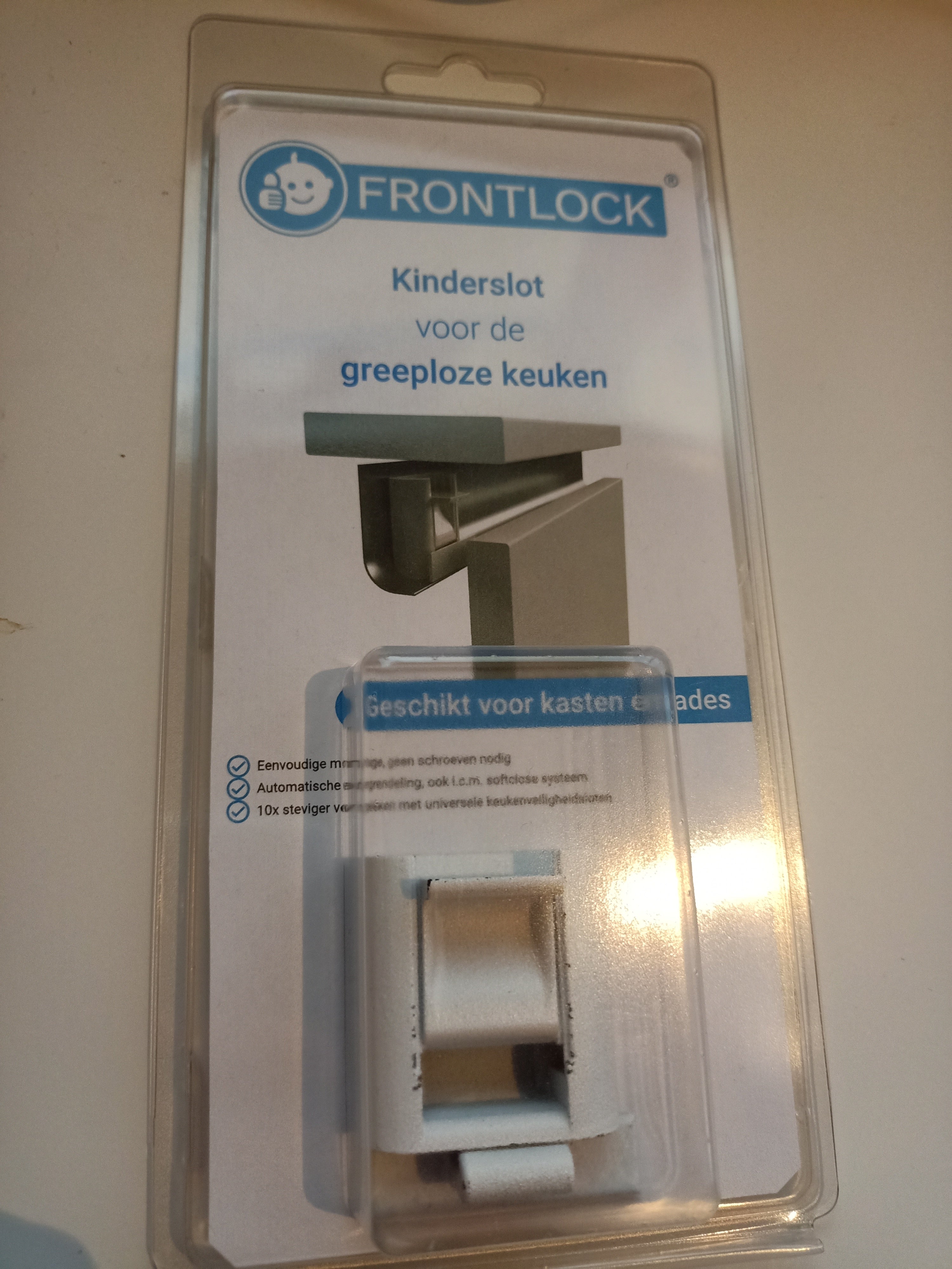 FrontLock® for Handless Cabinet (L- and C-profile) Babyproof